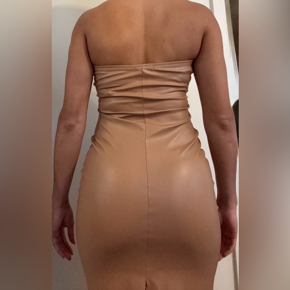 PrettyLittleThing Tan Strapless Dress - Picture 3 of 4